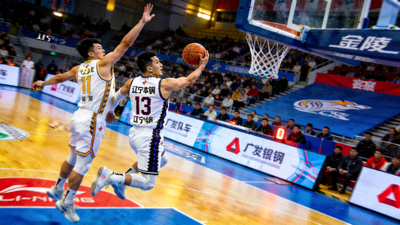CBA总决赛辽宁本钢与浙江广厦比赛中，郭艾伦突破上篮